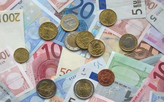 التضخم الاوروبي يتراجع ويخفف ضغوط الفائدة