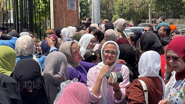 دموع وبكاء وانهيار، امتحان الكيمياء يشعل غضب طلاب الثانوية العامة (صور)