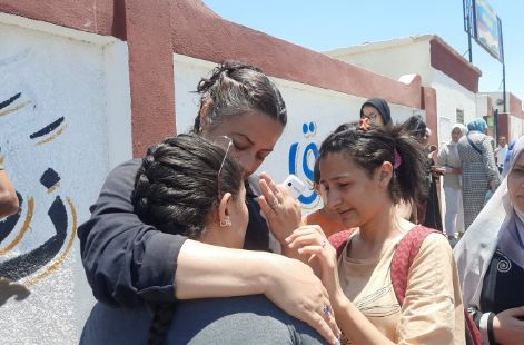 بكاء وانهيار من صعوبة امتحان الكيمياء