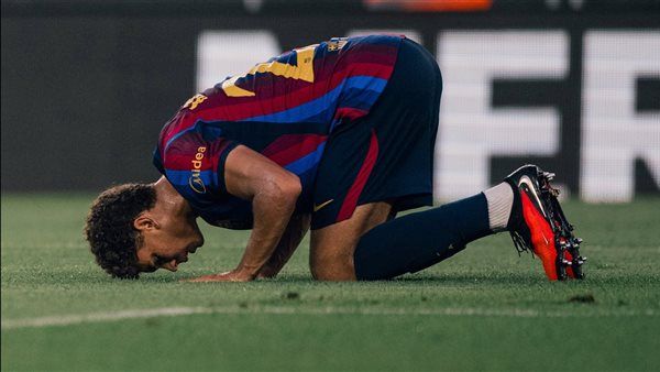 موقف حمزة عبد الكريم، تشكيل برشلونة المتوقع ضد إلتشي في الدوري الإسباني