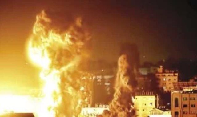 استشهاد فلسطينى وإصابة آخرين فى غارة إسرائيلية استهدفت خيمة نازحين بدير البلح