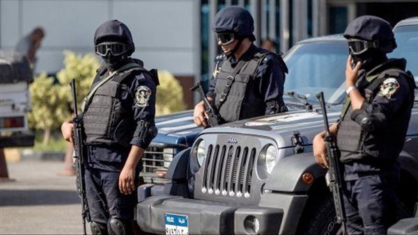 الطلقة رقم 50 كشفت المستور داخل حقيبة الأجنبي بمطار القاهرة وقرار عاجل من النيابة