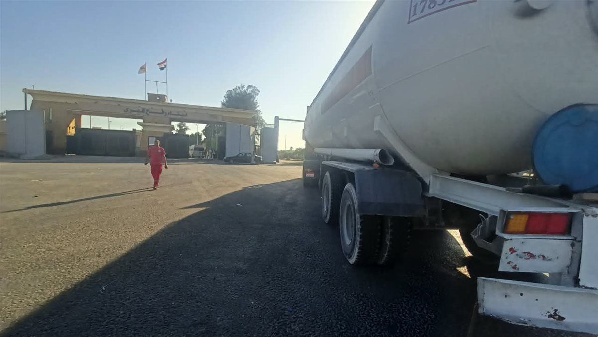 الهلال الأحمر المصري يواصل دعم أهالي غزة بآلاف الأطنان من المساعدات