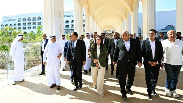 راندة المنشاوي: الانتهاء من شبكات المياه والصرف والطرق بالمناطق A وB وC في شمس الحكمة