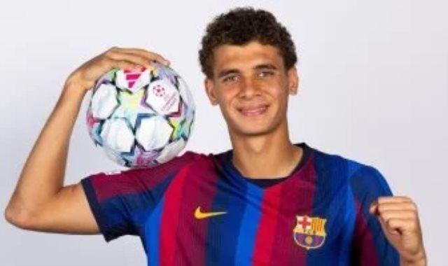 برشلونة يطمئن جماهيره بشأن حمزة عبد الكريم.. ديكو: «نملك مهاجمًا موهوبًا»
