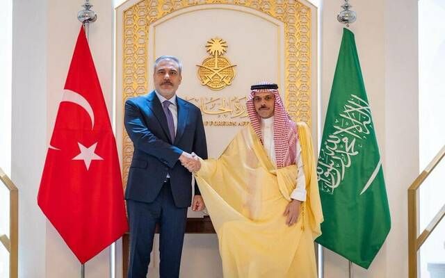 وزيرا خارجية السعودية وتركيا يبحثان هاتفياً خفض التصعيد الإقليمي