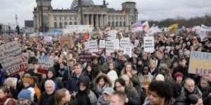 آلاف العمال فى ألمانيا يدعون لمسيرات لرفع سن التقاعد والدعوات تستقطب المؤيدين لغزة