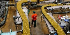 المصانع البريطانية تشهد أكبر قفزة شهرية في التكاليف منذ 1992