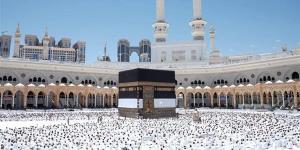 مطرز بالذهب والفضة، الكعبة المشرفة ترتدي "إحرامها" الجديد الليلة