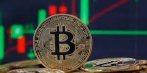 بيتكوين تهبط لـ63 ألف دولار مع تلميح الفيدرالي لرفع الفائدة