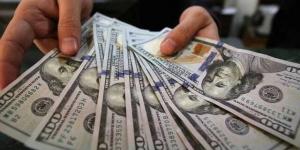الدولار يستقر عند مستويات مرتفعة وسط ترقب لمصير اتفاق السلام