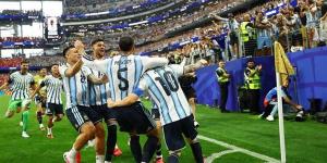 فيفا يعلن حكام مواجهتي الجولة الثالثة بالمجموعة العاشرة بكأس العالم