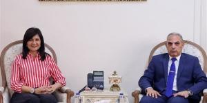 ضمن مبادرة "إيد واحدة"، محافظ الإسماعيلية يستقبل نبيلة مكرم قبل إطلاق القافلة التنموية بقرية الحجاز