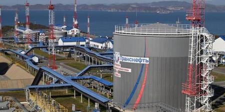 توقعات بتمديد إدارة ترامب رفع العقوبات المفروضة على النفط الروسي