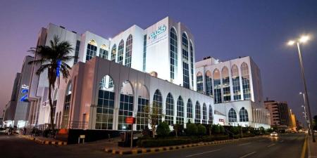 جراحة دقيقة تُنهي معاناة مريض باستئصال ورم معدي نادر وضخم