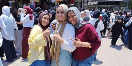 تفاصيل أول أيام امتحانات الثانوية العامة 2026.. شكاوى من صعوبة التربية الوطنية وفرحة بسهولة الدين.. إصابة ملاحظ بأزمة قلبية.. وآلام الوضع تفاجئ مراقبة حامل داخل اللجنة