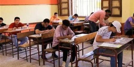 سر "المفرش البني والمسطرة الشفافة" في تداول امتحان اللغة الأجنبية الثانية للثانوية العامة