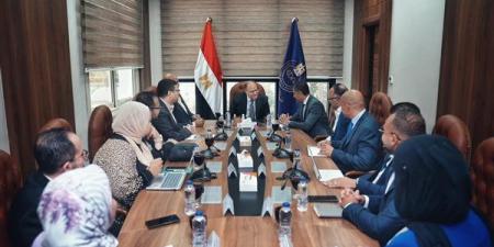 رئيس هيئة الدواء المصرية يبحث تعزيز توطين الصناعة ونقل التكنولوجيا
