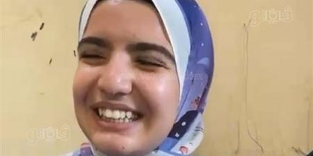 "لو عايزة عربية أجيبلك"، جد الأولى على الإعدادية بالمنوفية يحتفل بتفوق حفيدته (فيديو)