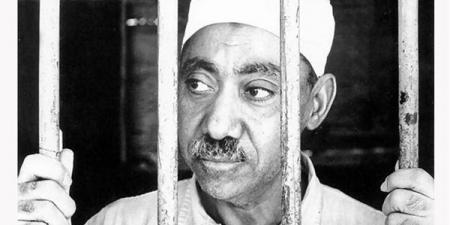 الحاكمية.. أحدث أسلحة الإخوان في مواجهة انهيار التنظيم.. قيادات كبرى تعيد تسويق خطاب العنف ضد الأنظمة الحاكمة.. وخبراء: محاولة مكشوفة لإنقاذ الجماعة من الانقسام