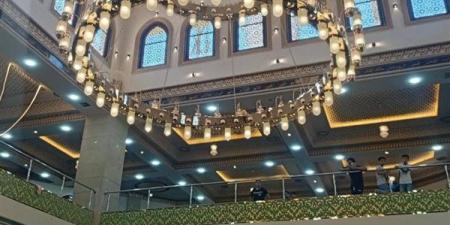 استعدادا للافتتاح الرسمي، اللمسات النهائية لتجهيزات مسجد الجبل بميت كنانة في طوخ (صور)