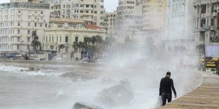 الأرصاد الجوية تحذر المصطافين بهذه الشواطئ من ارتفاع الامواج