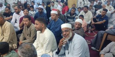 رئيس مدينة قوص يشارك الأهالي الاحتفال بالمولد النبوي بالمسجد العمري (صور)