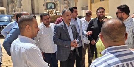 نائب رئيس هيئة المجتمعات العمرانية يتفقد عددا من مشروعات أكتوبر الجديدة