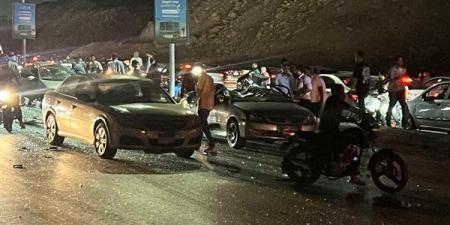 إصابة 6 أشخاص في حادث تصادم سيارة نصف نقل مع سيارتين ملاكي بالتجمع الأول