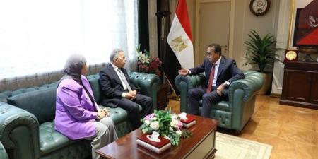 وزير الصحة يناقش مع نقيبي الأطباء والتمريض تعزيز الحماية المهنية وتحسين ظروف العمل