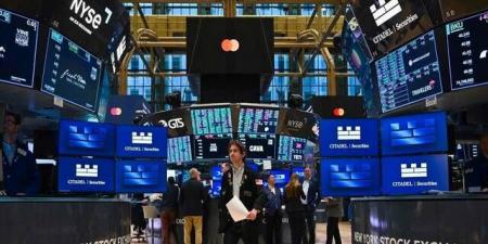 الأسهم الأمريكية تغلق مرتفعة مع تراجع العائدات وتوقعات رفع الفائدة