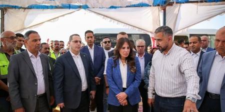 وزيرة الإسكان تتفقد مشروعات المرافق بمنطقتي الأمل والشريط الخدمي بالعبور الجديدة