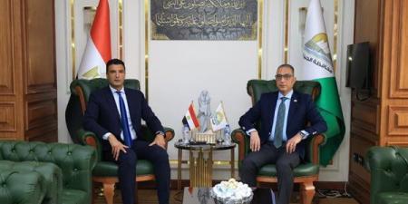 وزير الصناعة ومحافظ الجيزة يبحثان تقنين أوضاع المستثمرين بجرزا وعرب أبو ساعد