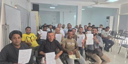 وزارة العمل: تسليم الدفعة الثانية من عقود العمل الخاصة بالعمالة الزراعية في الأردن