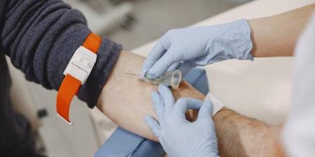 الإدارية تلغي قرار إنهاء خدمة موظف بسبب تحليل مخدرات وتعيده للعمل