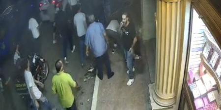الطفل قاد سيارة والده بسرعة جنونية، لحظة دهس 4 أشخاص في الغربية (فيديو)