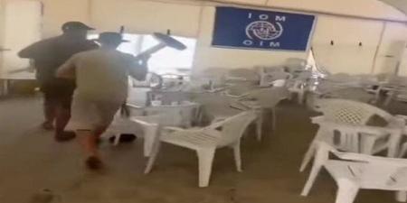 اقتحام مقر "الهجرة الدولية" في ليبيا رفصًا لـ"التوطين" والأمم المتحدة تطالب بحماية موظفيها (فيديو)