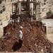 إعلام عبري: آلية إسرائيلية تدفن لبنانيا في بلدة حدودية
