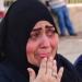 دموع ودعوات الأم، ولية أمر تنهار في البكاء مع بدء امتحان اللغة العربية (صور)