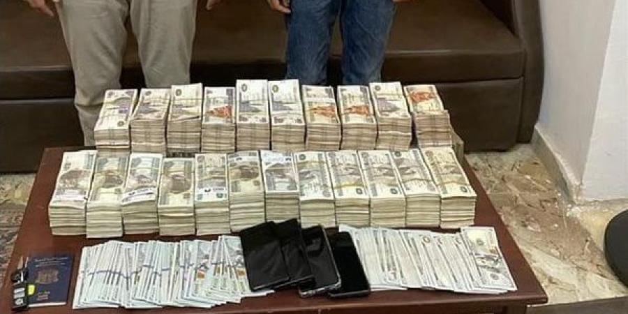 حبس
      6
      أشخاص
      بتهمة
      الاتجار
      فى
      النقد
      الأجنبى