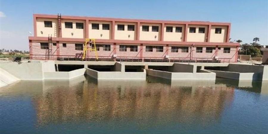 رئيس
      جهاز
      القاهرة
      الجديدة
      يتفقد
      مشروعات
      المرافق
      بالمدينة