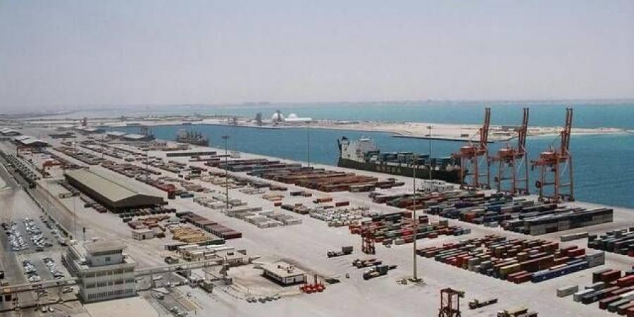 بدء
      نقل
      أول
      شحنة
      حاويات
      بين
      ميناءي
      الجبيل
      والرياض
      الجاف
      عبر
      الخطوط
      الحديدية