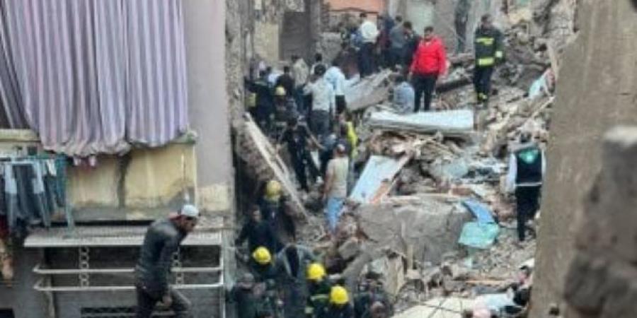 شاهد آثار انهيار عقار إمبابة وسط عمليات البحث عن ناجين تحت الأنقاض