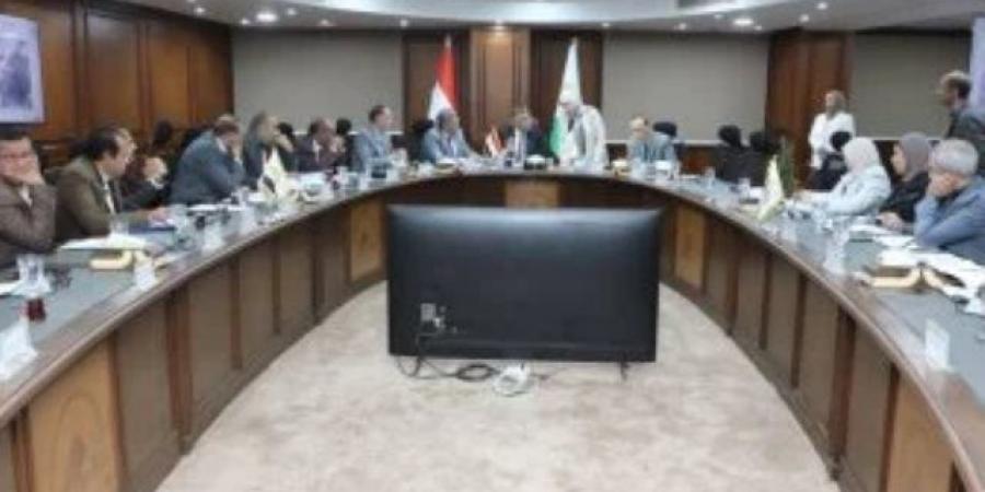 محافظ الجيزة يوجه بحسم شكاوى المواطنين خلال 48 ساعة فى اللقاء الأسبوعى