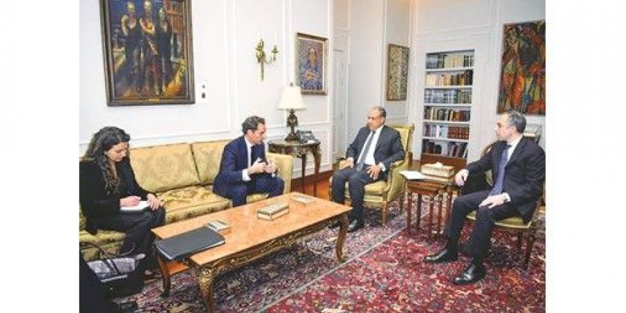 وزير الخارجية يؤكد أهمية الإعلان عن تشكيل لجنة تكنوقراط فلسطينية مؤقتة لإدارة الشؤون اليومية للمواطنين بغزة