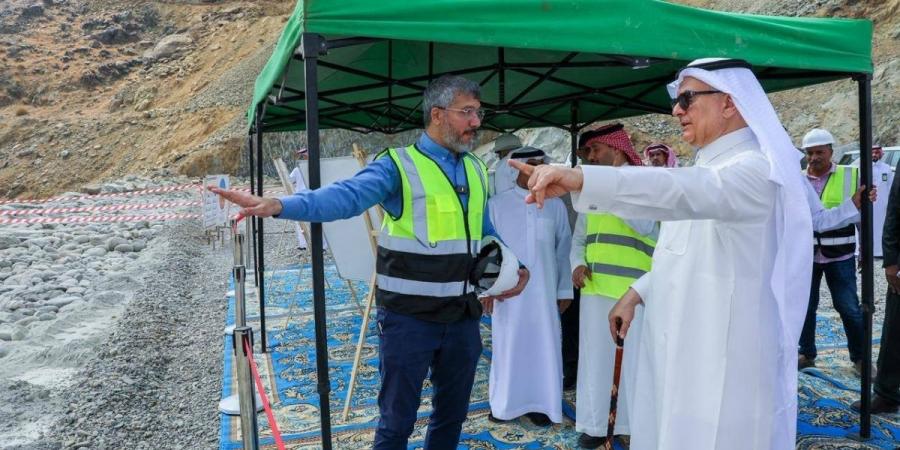 وزير "البيئة" يقف على جاهزية مشاريع المنظومة في مكة المكرمة استعدادًا لشهر رمضان ويُدشّن طائرة أبحاث الاستمطار