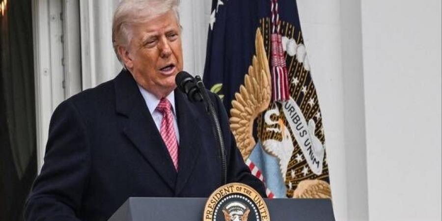 ترامب يهدد بتدمير كل جسور ومحطات كهرباء إيران بحلول الغد