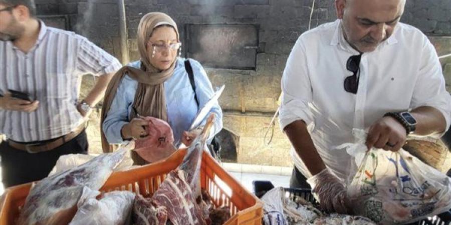 ضبط 440 كيلو لحوم ودواجن ودهون حيوانية غير صالحة للاستهلاك الآدمي بمطاعم في العبور