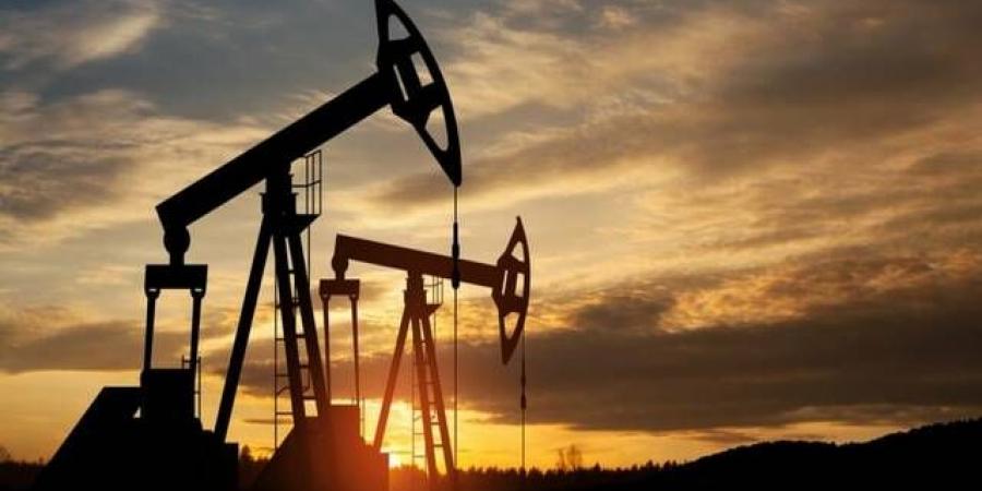 النفط يتراجع ويسجل أدنى مستوى في 3 أشهر