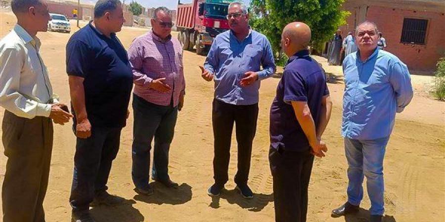 نائب محافظ سوهاج يتفقد جاهزية الخلاطة الأسفلتية بالجبل الغربي استعدادا لخطة الرصف